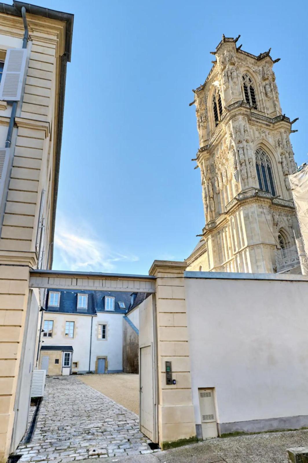 La Chapelle, Les Suites Du Palais, L'Unique 5 Etoiles De Nevers, Suite D'Exception, By Primo C0Nciergerie Exteriör bild